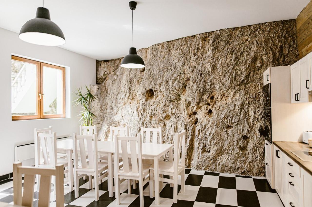 Sziklavendeghaz Aparthotel เวสเปรม ภายนอก รูปภาพ