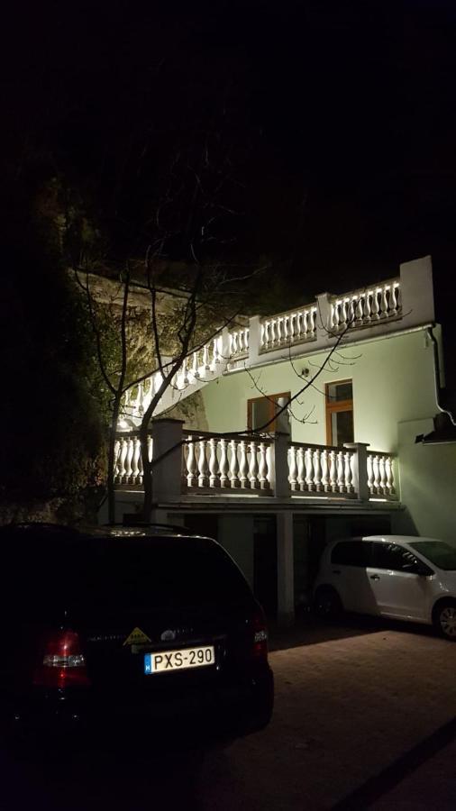 Sziklavendeghaz Aparthotel เวสเปรม ภายนอก รูปภาพ