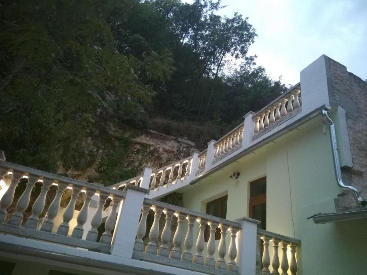 Sziklavendeghaz Aparthotel เวสเปรม ภายนอก รูปภาพ