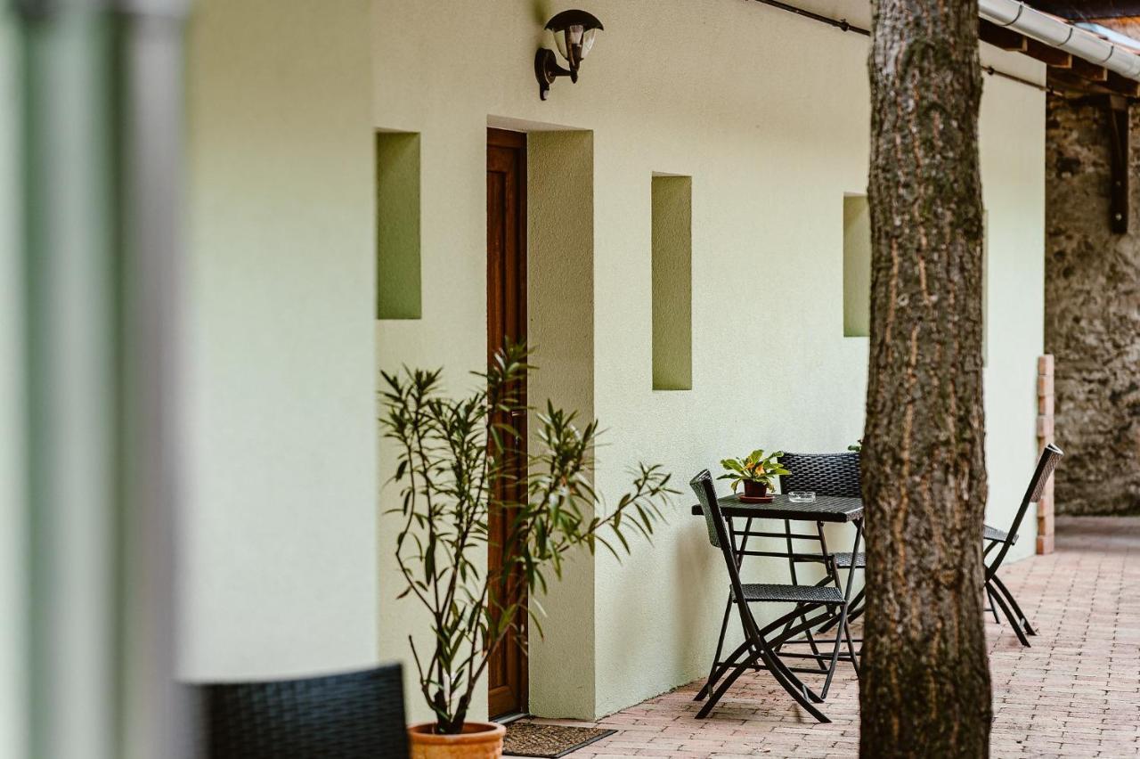Sziklavendeghaz Aparthotel เวสเปรม ภายนอก รูปภาพ