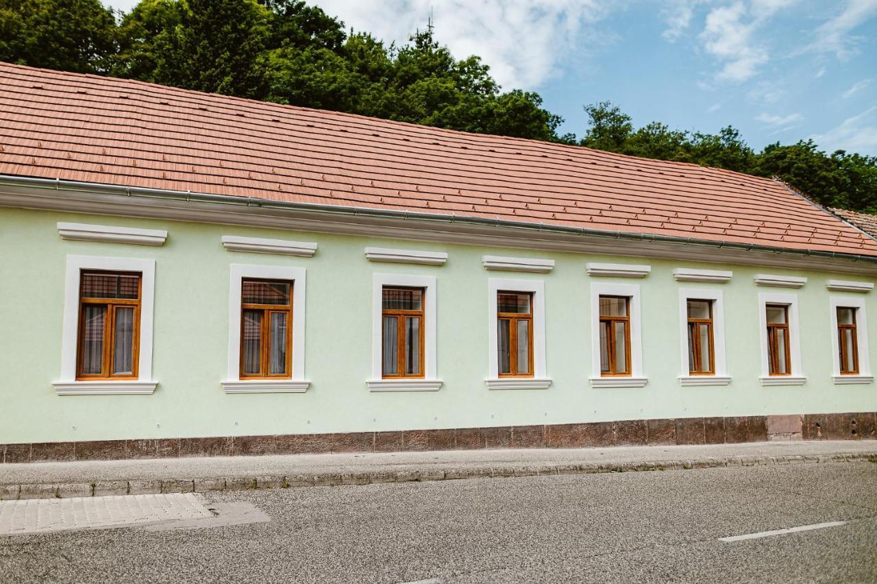 Sziklavendeghaz Aparthotel เวสเปรม ภายนอก รูปภาพ