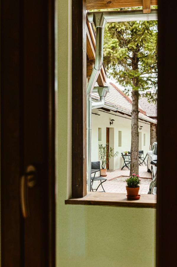 Sziklavendeghaz Aparthotel เวสเปรม ภายนอก รูปภาพ