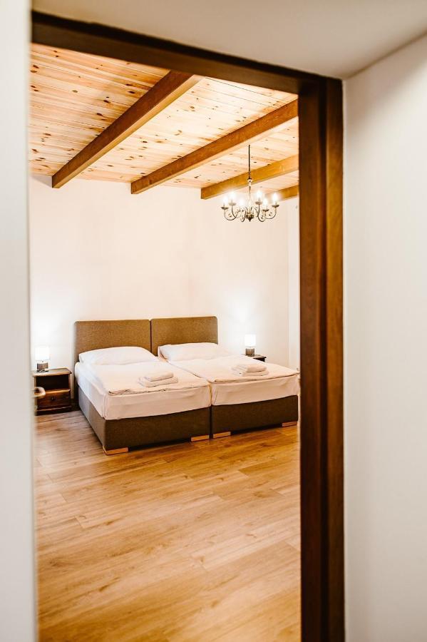 Sziklavendeghaz Aparthotel เวสเปรม ภายนอก รูปภาพ
